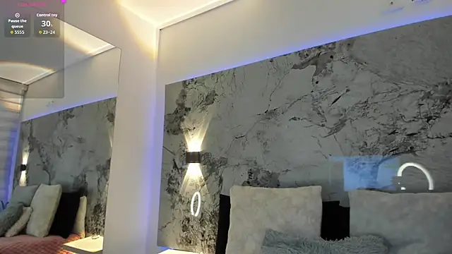 Snapshot of LIZ_HOLMES chatting on 11-18-25, 10:52 LIZ HOLMES online show from 11-18-25, 10:52