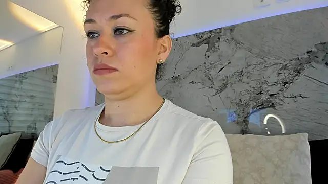 Snapshot of LIZ_HOLMES chatting on 11-21-25, 12:15 LIZ HOLMES online show from 11-21-25, 12:15