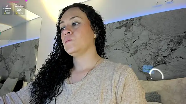 Snapshot of LIZ_HOLMES chatting on 11-25-25, 10:48 LIZ HOLMES online show from 11-25-25, 10:48