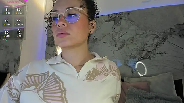 Snapshot of LIZ_HOLMES chatting on 12-17-25, 11:05 LIZ HOLMES online show from 12-17-25, 11:05