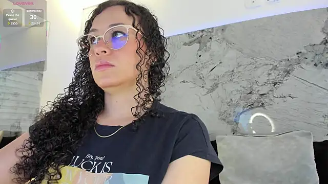 Snapshot of LIZ_HOLMES chatting on 12-18-25, 12:00 LIZ HOLMES online show from 12-18-25, 12:00