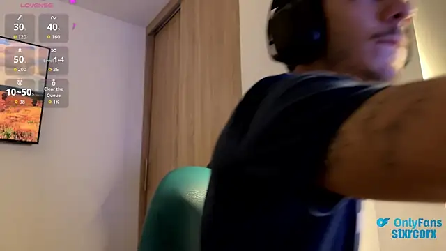 Snapshot of ilytheo chatting on 10-16-25, 11:00 ilytheo online show from 10-16-25, 11:00