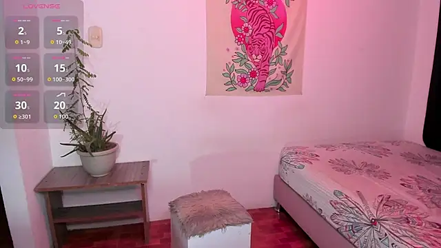 Snapshot of JaneRuss_ chatting on 09-25-25, 05:55 JaneRuss  online show from 09-25-25, 05:55