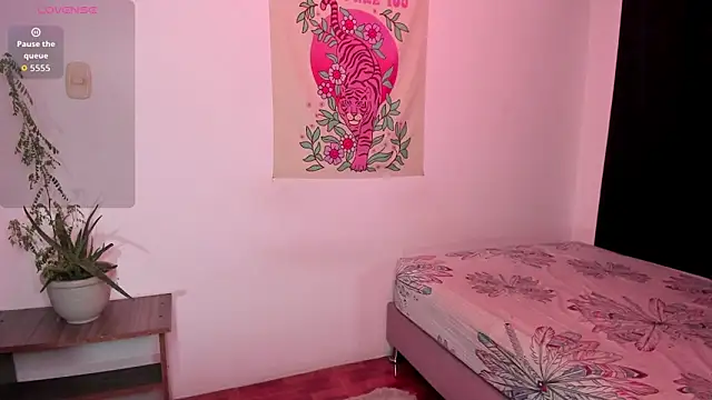 Snapshot of JaneRuss_ chatting on 10-11-25, 08:46 JaneRuss  online show from 10-11-25, 08:46