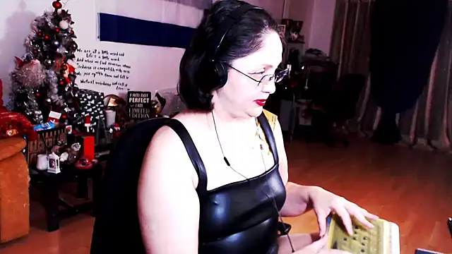 Snapshot of Imperatriza chatting on 02-06-25, 03:37 Imperatriza online show from 02-06-25, 03:37