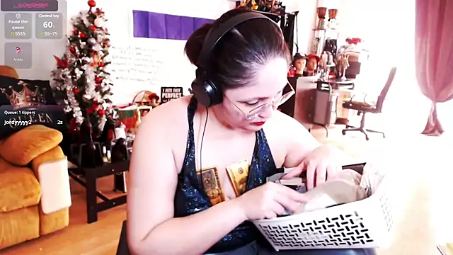 Snapshot of Imperatriza chatting on 02-19-25, 12:33 Imperatriza online show from 02-19-25, 12:33