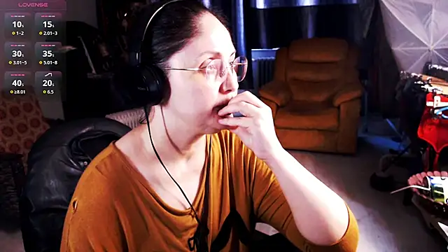 Snapshot of Imperatriza chatting on 10-29-25, 01:57 Imperatriza online show from 10-29-25, 01:57