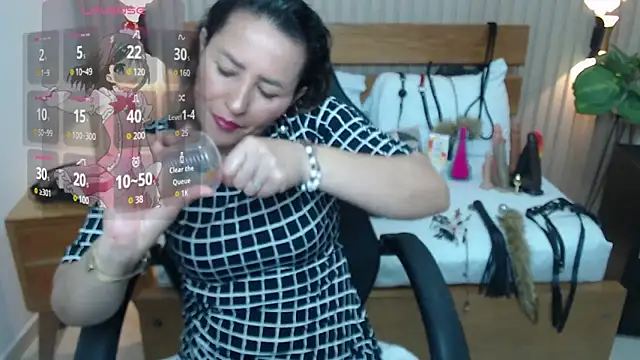 luciana ballesteros  online show from 11-17-25, 12:33