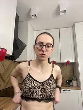 MartiniiSelenna online show from 04-17-26, 05:43