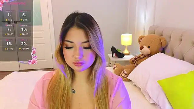 Snapshot of DaniellaMell chatting on 09-19-25, 05:31 DaniellaMell online show from 09-19-25, 05:31