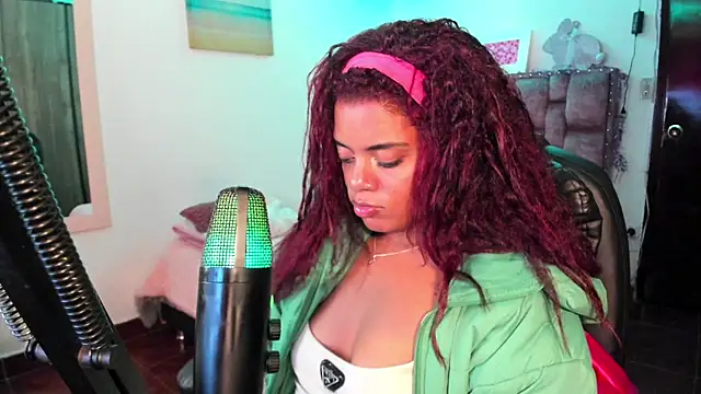 ladyrd1 online show from 12-20-24, 07:12