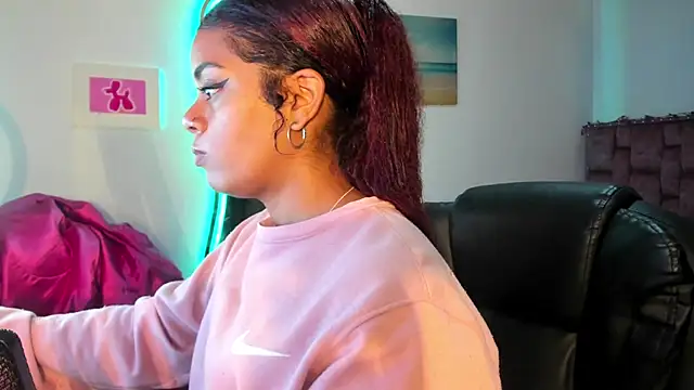 ladyrd1 online show from 12-30-24, 03:47