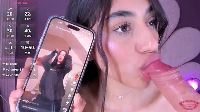 Snapshot of MarianaGarciaa__ chatting on 02-18-25, 06:58 MarianaGarciaa online show from 02-18-25, 06:58