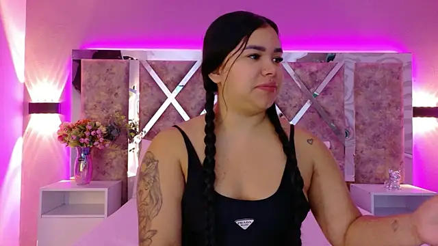 Snapshot of MarianaGarciaa__ chatting on 09-20-25, 11:33 MarianaGarciaa online show from 09-20-25, 11:33