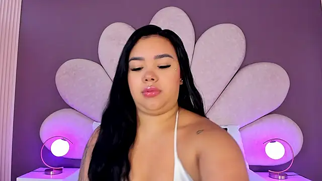 Snapshot of MarianaGarciaa__ chatting on 10-21-25, 11:33 MarianaGarciaa online show from 10-21-25, 11:33