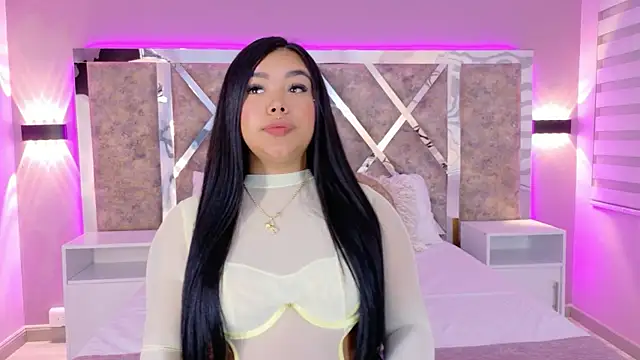 Snapshot of MarianaGarciaa__ chatting on 12-16-25, 05:40 MarianaGarciaa online show from 12-16-25, 05:40