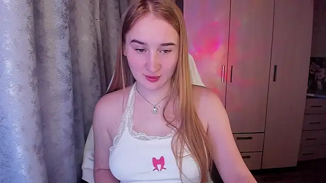 Snapshot of KeiraNight chatting on 03-14-25, 01:46 KeiraNight online show from 03-14-25, 01:46