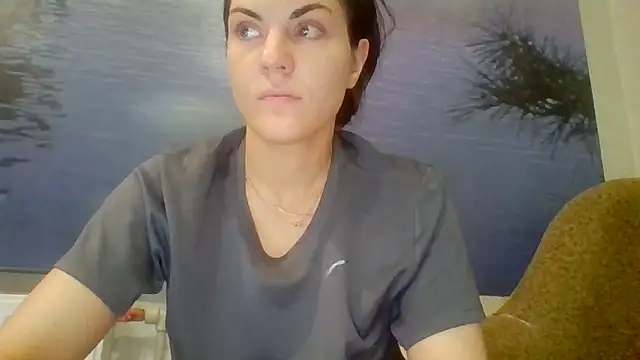 Snapshot of AliceTailor chatting on 10-30-25, 10:49 AliceTailor online show from 10-30-25, 10:49