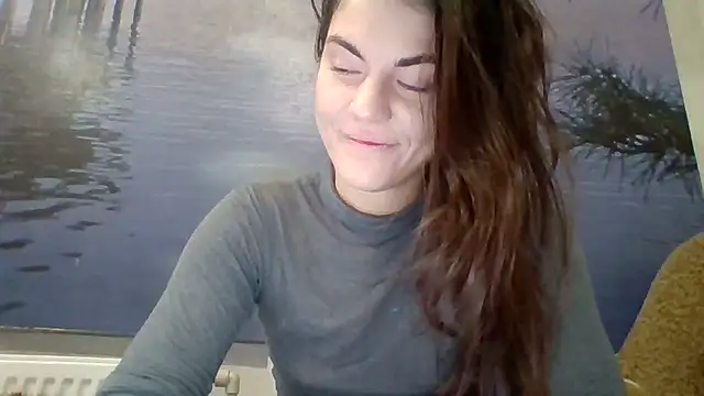 Snapshot of AliceTailor chatting on 11-18-25, 11:25 AliceTailor online show from 11-18-25, 11:25