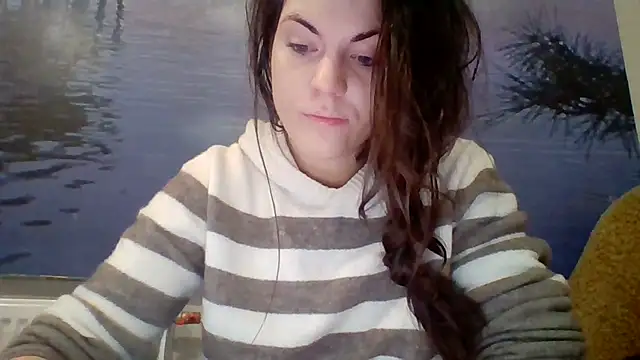 Snapshot of AliceTailor chatting on 11-19-25, 02:39 AliceTailor online show from 11-19-25, 02:39