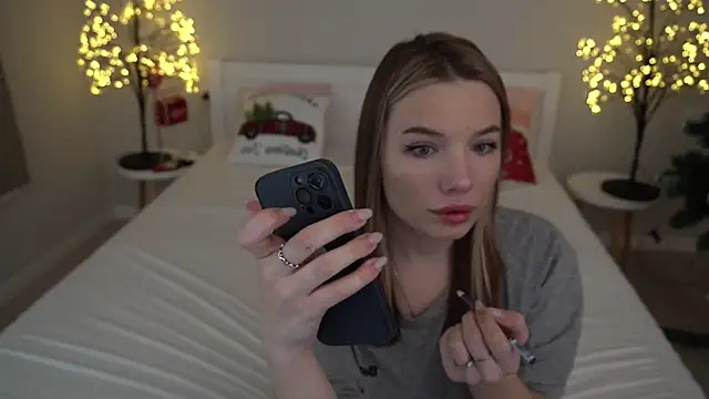 Snapshot of IceDanielles chatting on 12-29-24, 02:31 IceDanielles online show from 12-29-24, 02:31