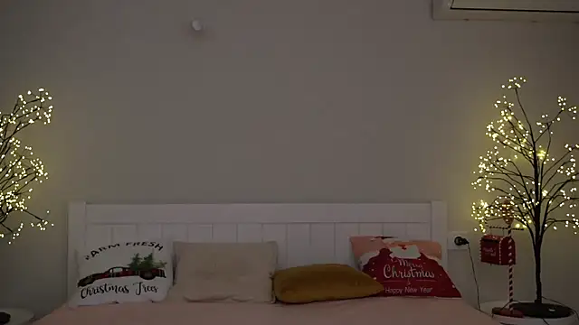 Snapshot of IceDanielles chatting on 01-24-25, 05:00 IceDanielles online show from 01-24-25, 05:00