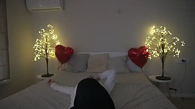 Snapshot of IceDanielles chatting on 03-15-25, 12:34 IceDanielles online show from 03-15-25, 12:34