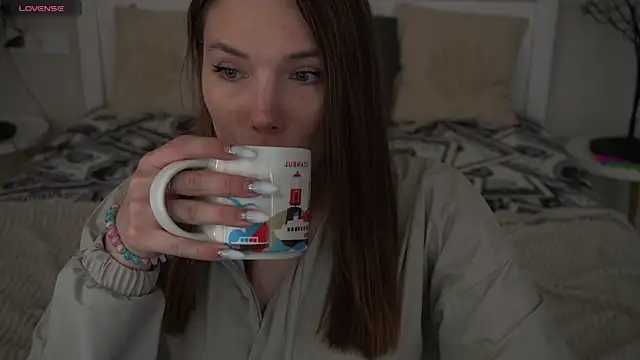 Snapshot of IceDanielles chatting on 11-09-25, 01:42 IceDanielles online show from 11-09-25, 01:42