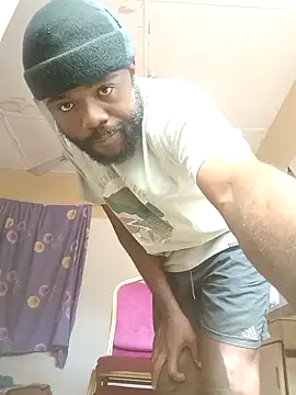 Snapshot of Longblackhardd chatting on 02-04-25, 10:10 Longblackhardd online show from 02-04-25, 10:10