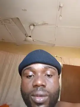 Snapshot of Longblackhardd chatting on 02-14-25, 04:31 Longblackhardd online show from 02-14-25, 04:31