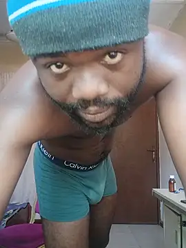 Snapshot of Longblackhardd chatting on 03-10-25, 12:48 Longblackhardd online show from 03-10-25, 12:48