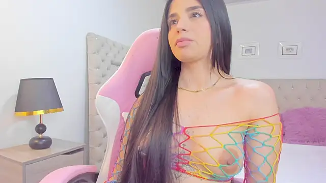 Snapshot of carlaperez_ chatting on 10-18-25, 10:43 carlaperez online show from 10-18-25, 10:43