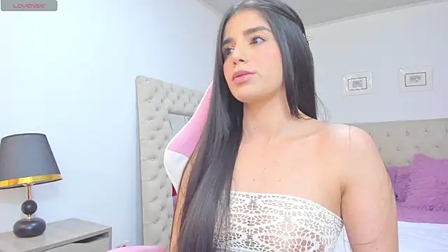 Snapshot of carlaperez_ chatting on 11-26-25, 01:06 carlaperez online show from 11-26-25, 01:06