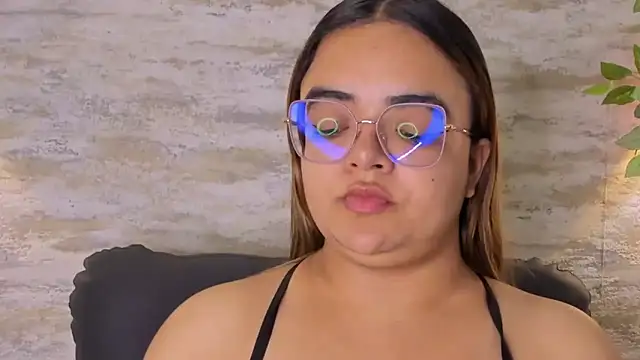 Snapshot of Celeste_Mcs_ chatting on 09-23-25, 03:42 Celeste Mcs  online show from 09-23-25, 03:42