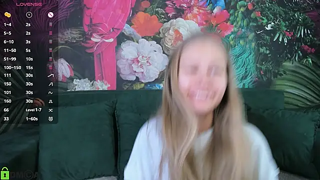 Snapshot of Polumna_cute chatting on 11-14-25, 09:30 Polumna cute online show from 11-14-25, 09:30