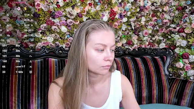 Snapshot of Polumna_cute chatting on 11-26-25, 01:23 Polumna cute online show from 11-26-25, 01:23