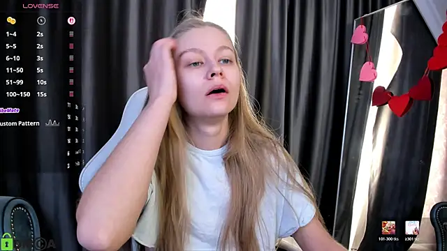 Snapshot of Polumna_cute chatting on 02-14-26, 09:28 Polumna cute online show from 02-14-26, 09:28