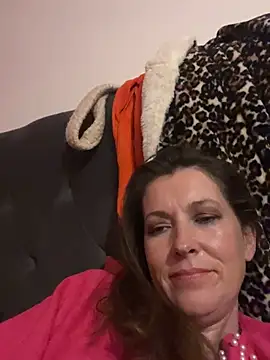 Snapshot of Lwhite1 chatting on 05-01-26, 10:25 Lwhite1 online show from 05-01-26, 10:25