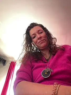 Snapshot of Lwhite1 chatting on 05-11-26, 03:51 Lwhite1 online show from 05-11-26, 03:51