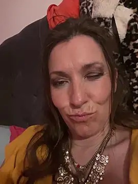 Snapshot of Lwhite1 chatting on 05-31-26, 10:33 Lwhite1 online show from 05-31-26, 10:33