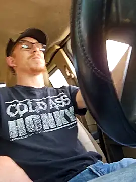 Snapshot of REDHAMMER_ chatting on 09-09-25, 08:30 REDHAMMER online show from 09-09-25, 08:30