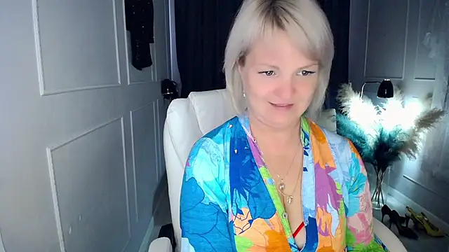 Snapshot of Juarnea chatting on 05-30-26, 05:37 Juarnea online show from 05-30-26, 05:37