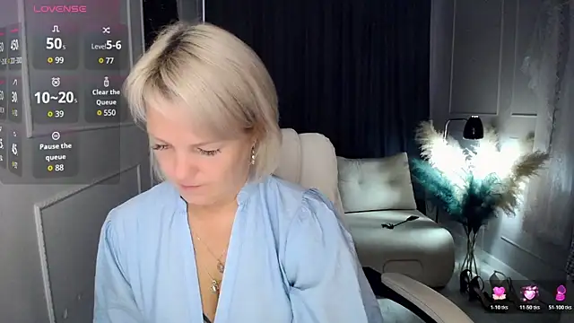 Snapshot of Juarnea chatting on 06-06-26, 11:04 Juarnea online show from 06-06-26, 11:04