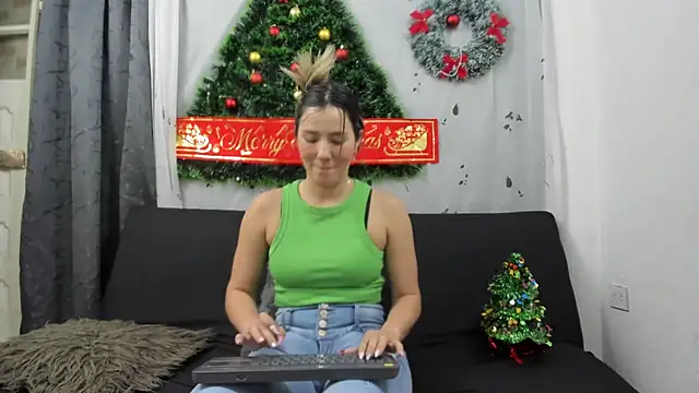 Snapshot of merlinaadams_ chatting on 12-16-24, 01:31 merlinaadams online show from 12-16-24, 01:31