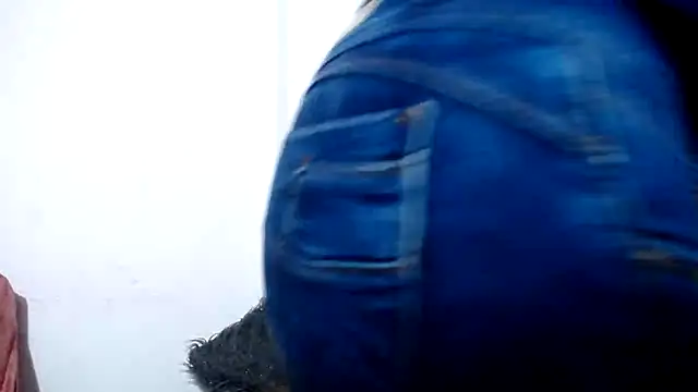 Snapshot of merlinaadams_ chatting on 03-05-25, 01:21 merlinaadams online show from 03-05-25, 01:21