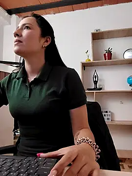 Snapshot of merlinaadams_ chatting on 09-24-25, 08:01 merlinaadams online show from 09-24-25, 08:01