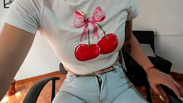 Snapshot of merlinaadams_ chatting on 10-28-25, 02:31 merlinaadams online show from 10-28-25, 02:31