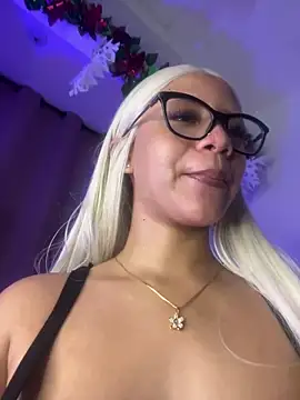 Snapshot of Charlotee_ chatting on 01-05-25, 09:37 Charlotee  online show from 01-05-25, 09:37