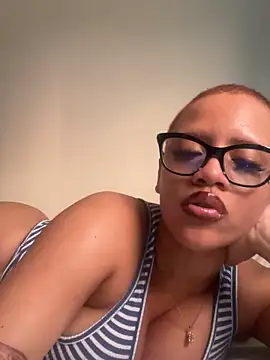 Snapshot of Charlotee_ chatting on 01-05-25, 12:42 Charlotee  online show from 01-05-25, 12:42