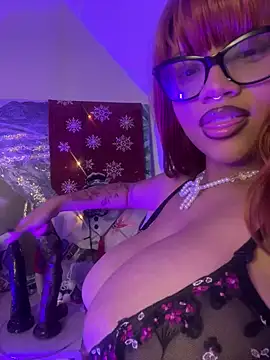 Snapshot of Charlotee_ chatting on 01-12-25, 05:13 Charlotee  online show from 01-12-25, 05:13